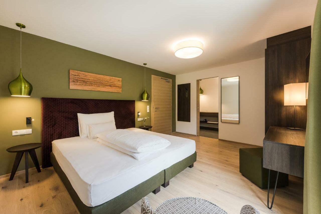 Single Room,798812388:JPEG